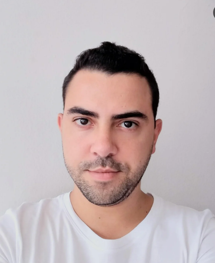 <em>Miguel T.</em>